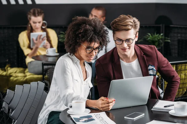 Business people working together with laptop at cafe — Stock Photo