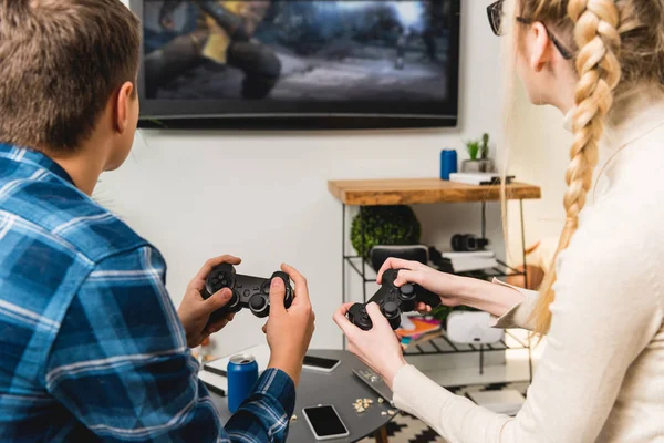 Back view of two teens playing video game — Stock Photo