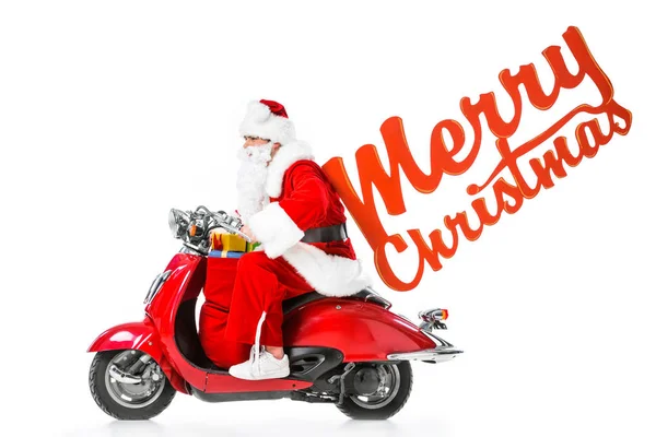 Weihnachtsmann mit großer roter Tasche voller Geschenke auf rotem Roller, isoliert auf weißem mit frohem Weihnachtsschild — Stockfoto