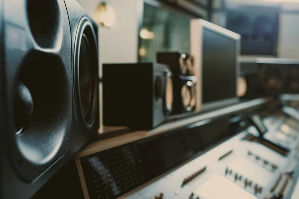 Close-up shot of dynamic monitors at recording studio — Stock Photo