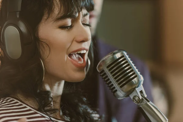 Sensual young female singer performing song — Stock Photo