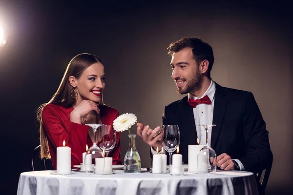 Beautiful couple spending time on romantic date in restaurant — Stock Photo