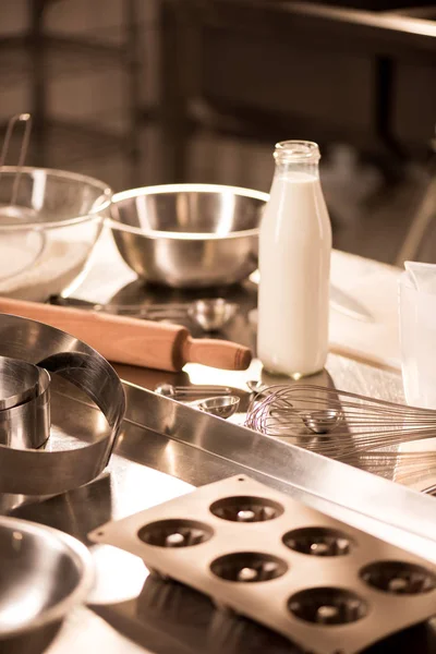 Close up view of ingredients for dough and kitchen utensils on counter in restaurant — Stock Photo