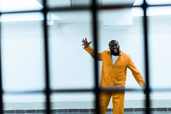 African american prisoner screaming in prison cell — Stock Photo