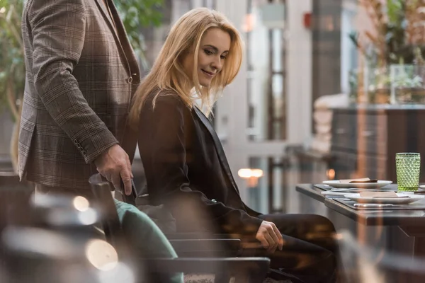 Cropped shot of couple on romantic date in restaurant — Stock Photo