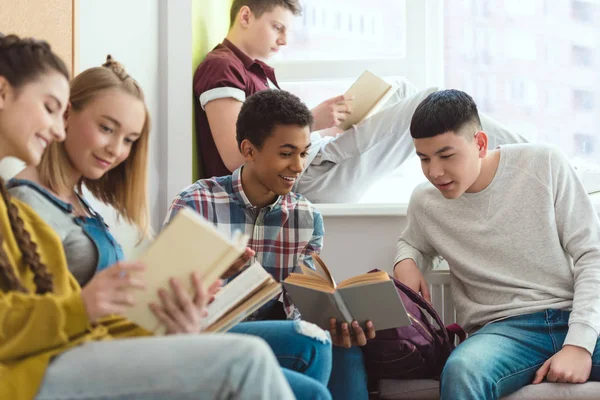 Schoolchildren — Stock Photo