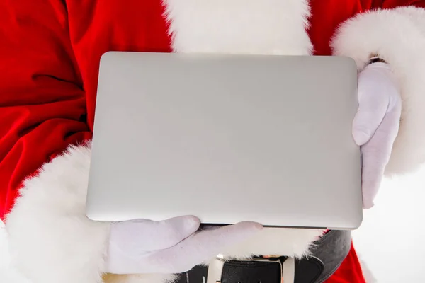 Weihnachtsmann-Hand zeigt Laptop — Stockfoto