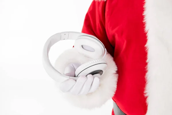 Papai Noel mão mostrando fones de ouvido — Fotografia de Stock