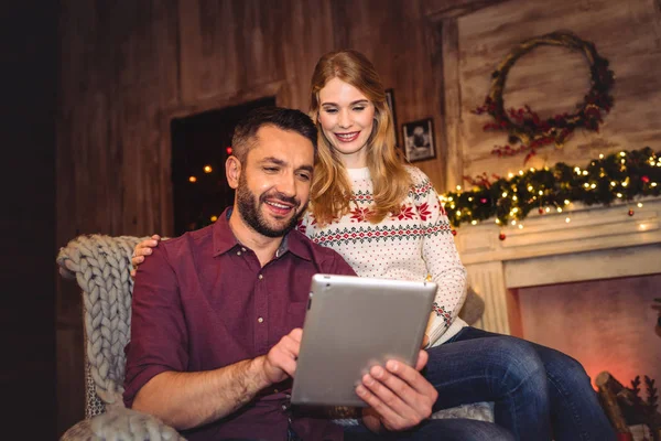 Glückliches junges Paar — kostenloses Stockfoto