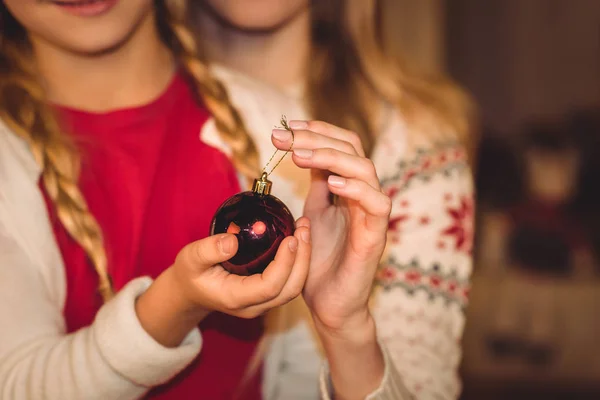 Glückliche Mutter und Tochter — Stockfoto