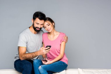 Akıllı telefonlar kullanarak çift 