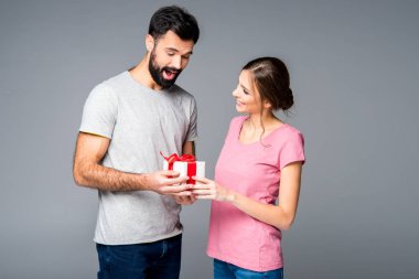 Mutlu çifte hediye kutusu