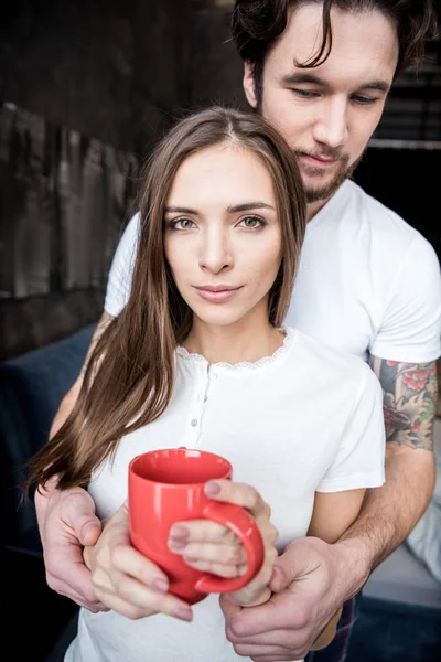 Pareja bebiendo té — Foto de Stock