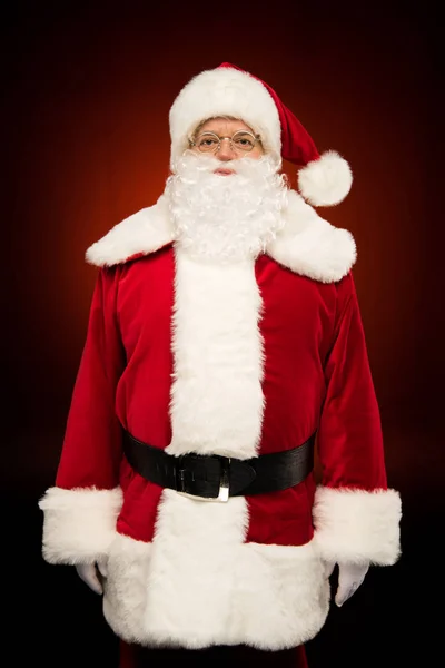 Papai Noel olhando para a câmera — Fotografia de Stock