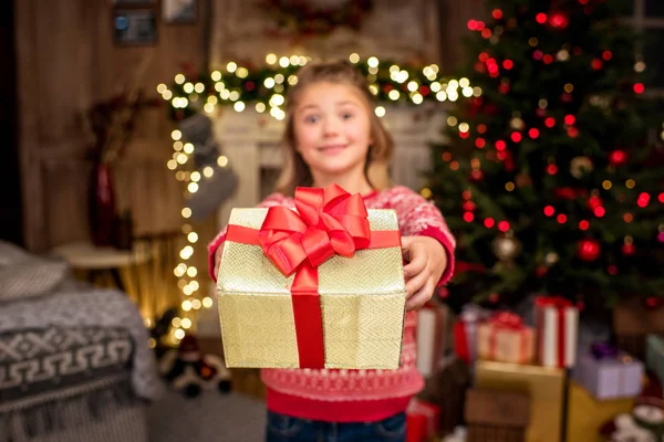 Happy kid showing gift box — Stock Photo