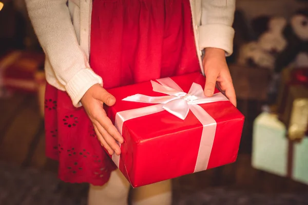 Girl holding gift box — Stock Photo