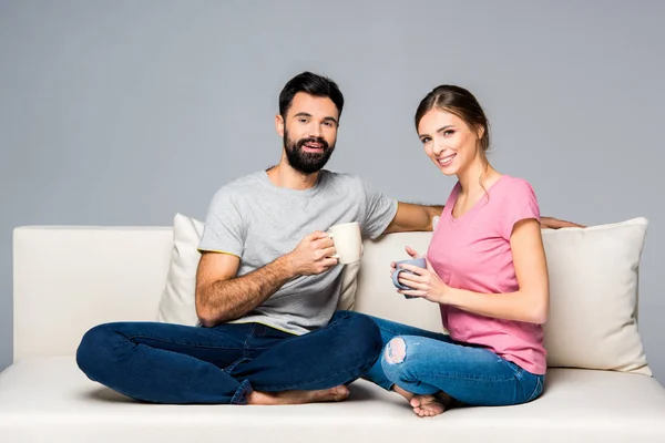 Couple holding cups — Stock Photo