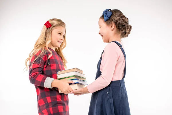 Colegialas llevando libros —  Fotos de Stock