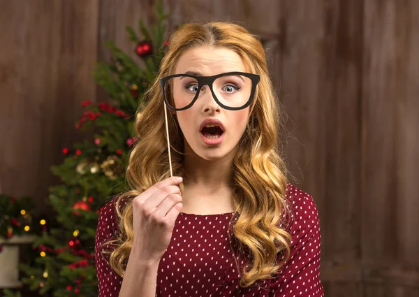 Surprised woman holding party glasses — Stock Photo, Image