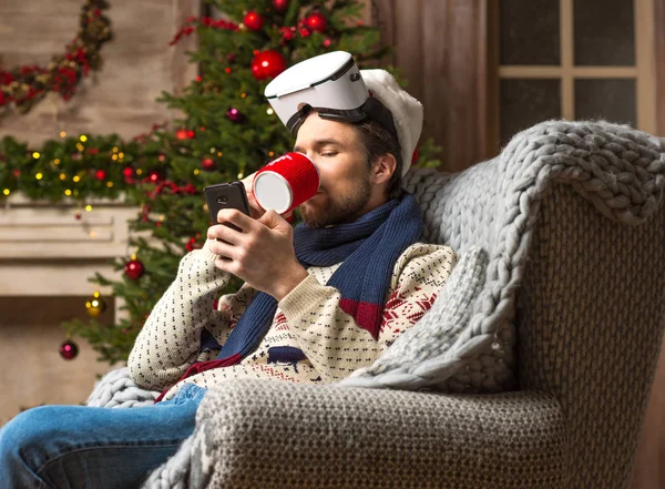 Cuffia uomo in realtà virtuale — Foto stock