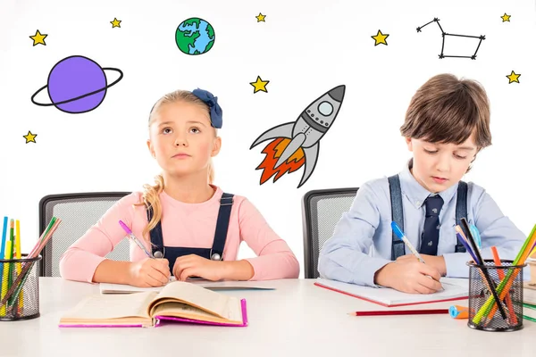 Chica de la escuela soñando con viajar por el espacio - foto de stock