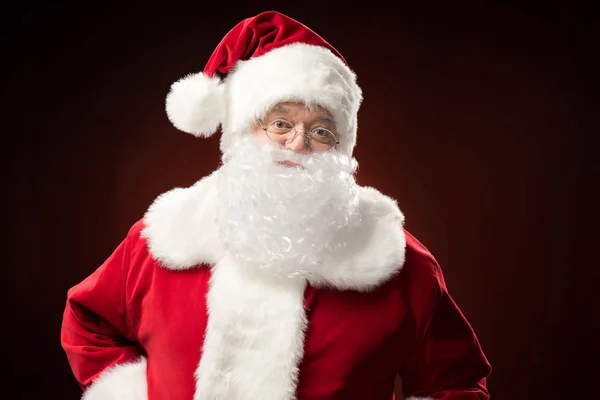 Weihnachtsmann schaut in die Kamera — Stockfoto
