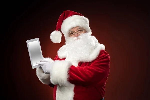 Santa Claus met digitale tablet — Stockfoto