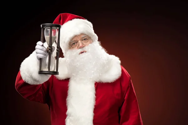 Weihnachtsmann zeigt Sanduhr — Stockfoto