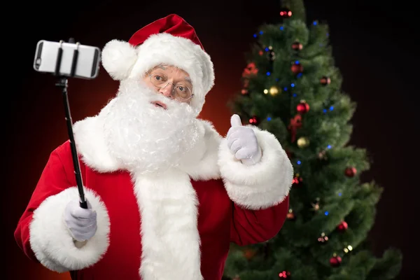 Weihnachtsmann macht Selfie — Stockfoto