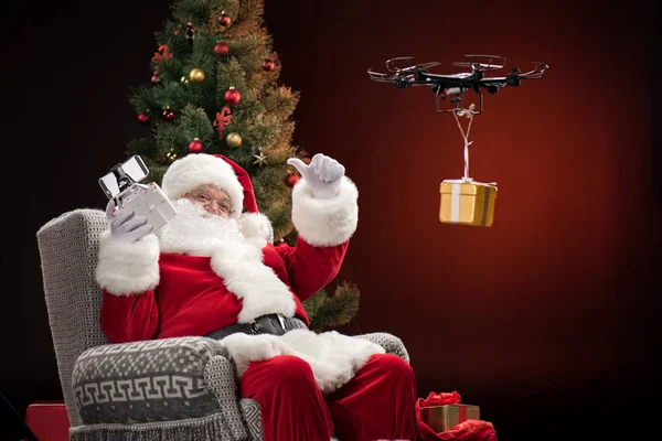 Père Noël à l'aide de drone — Photo