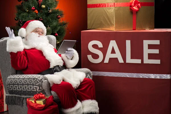 Santa Claus with Sale sign — Stock Photo, Image