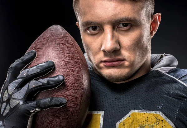American football player holding ball — Stock Photo, Image