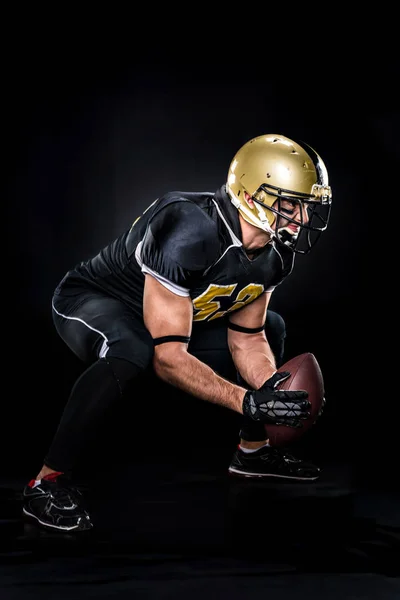 American football speler crouching — Stockfoto