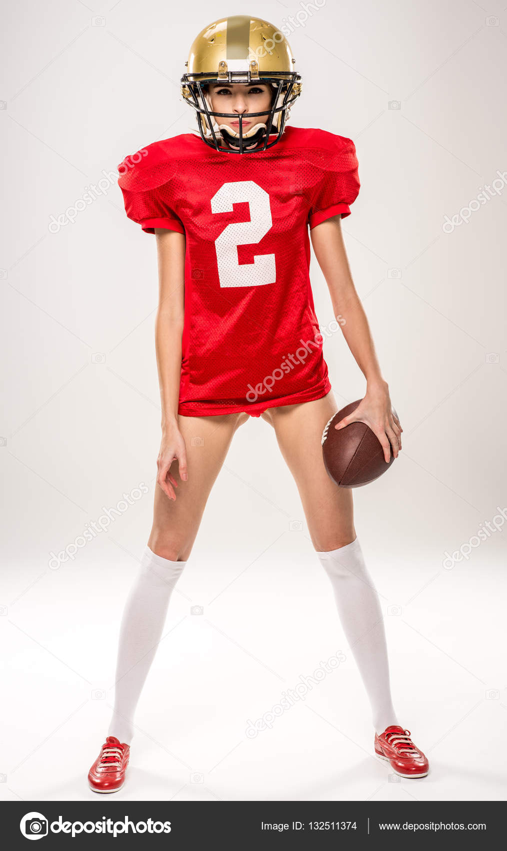Feminino jogador de futebol americano em uniforme — Fotografias de Stock ©  DmitryPoch #132271496