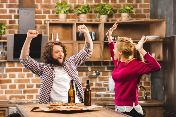 Couple together at kitchen — Stock Photo, Image