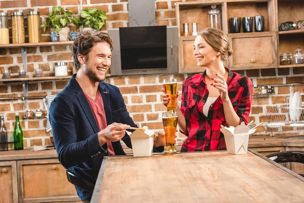 Paar keer samen tijd doorbrengen — Stockfoto