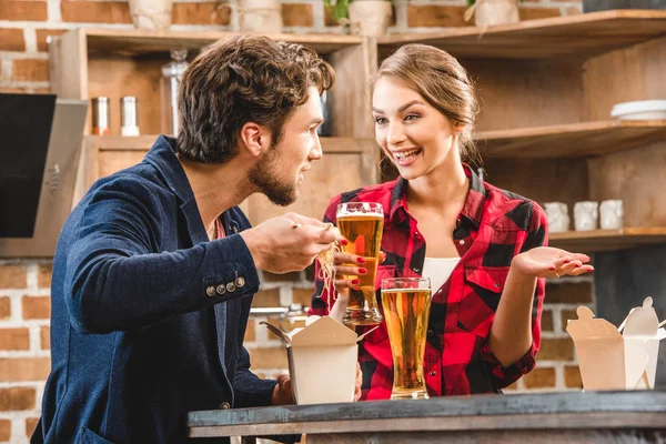 Paar verbringt Zeit miteinander — Stockfoto