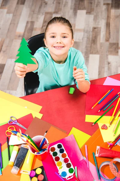 Scholier weergegeven: papier fir tree — Stockfoto