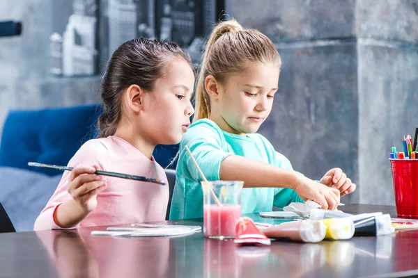 Children painting on paper — Stock Photo, Image