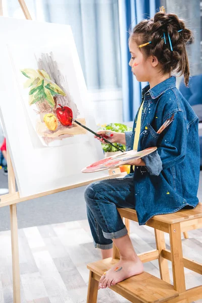 Weinig kunstenaar schilderij — Stockfoto