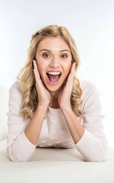 Mujer rubia emocionada —  Fotos de Stock