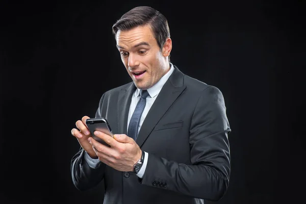 Geschäftsmann mit Smartphone — Stockfoto