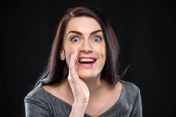 Mujer diciendo secreto — Foto de Stock