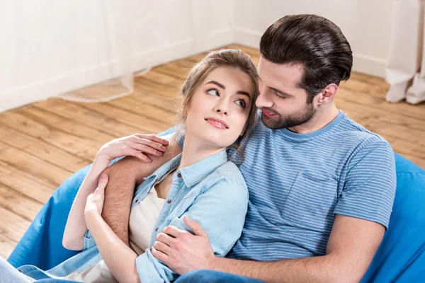 Young couple hugging — Stock Photo, Image