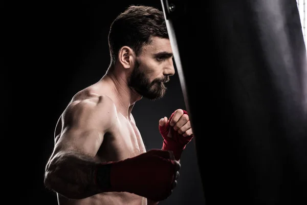 Boxer met bokszak — Stockfoto