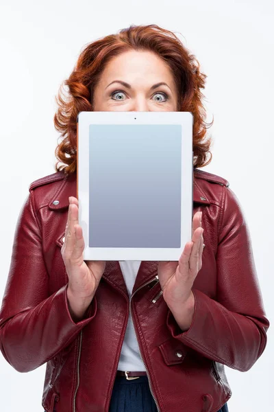 Donna con tablet digitale — Foto Stock