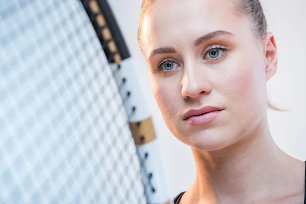 Woman with tennis racket — Free Stock Photo