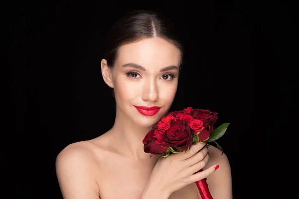 Mulher com buquê de rosas — Fotografia de Stock