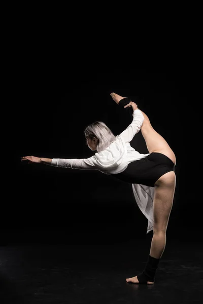 Dansende vrouw in Romper — Gratis stockfoto