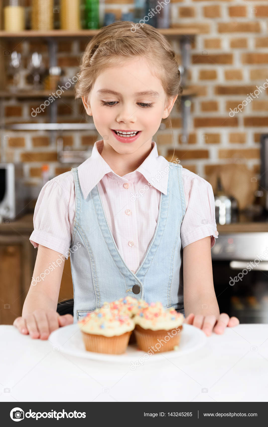 Little girl with cakes — Stock Photo © DmitryPoch 143245265